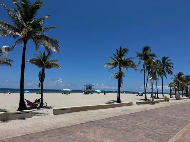 Image 7 of 20 For 211 Ocean Dr  603