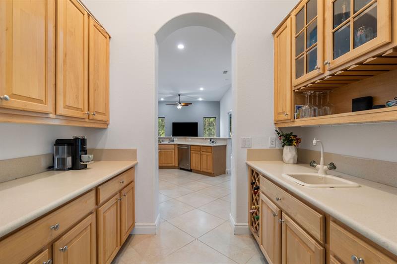 Image 15 of 47 For 15651 15 Street