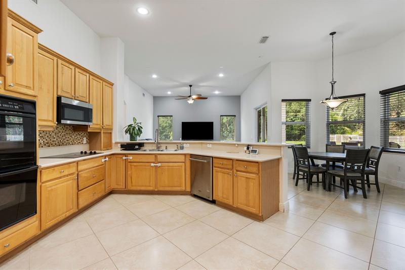 Image 17 of 47 For 15651 15 Street