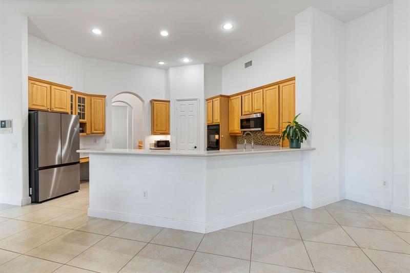 Image 19 of 47 For 15651 15 Street