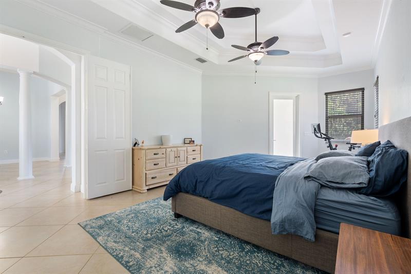 Image 31 of 47 For 15651 15 Street