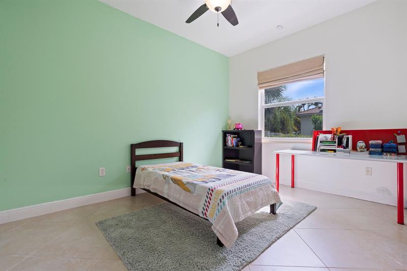 Image 36 of 47 For 15651 15 Street
