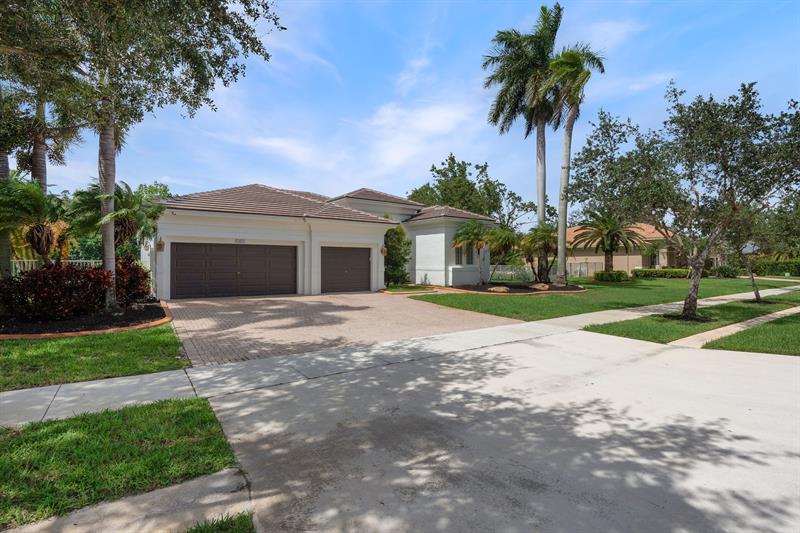 Image 4 of 47 For 15651 15 Street