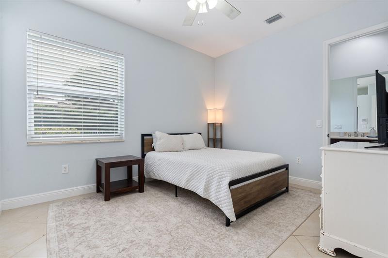 Image 40 of 47 For 15651 15 Street