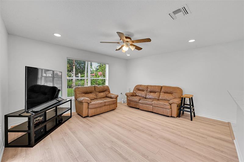 Image 25 of 65 For 11600 52nd Ct