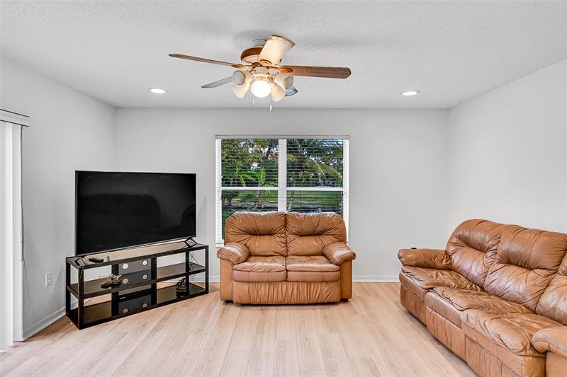 Image 31 of 65 For 11600 52nd Ct