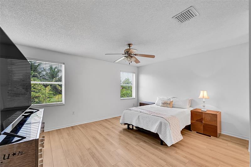 Image 36 of 65 For 11600 52nd Ct