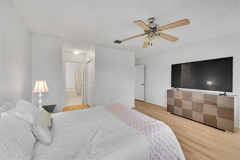 Image 38 of 65 For 11600 52nd Ct