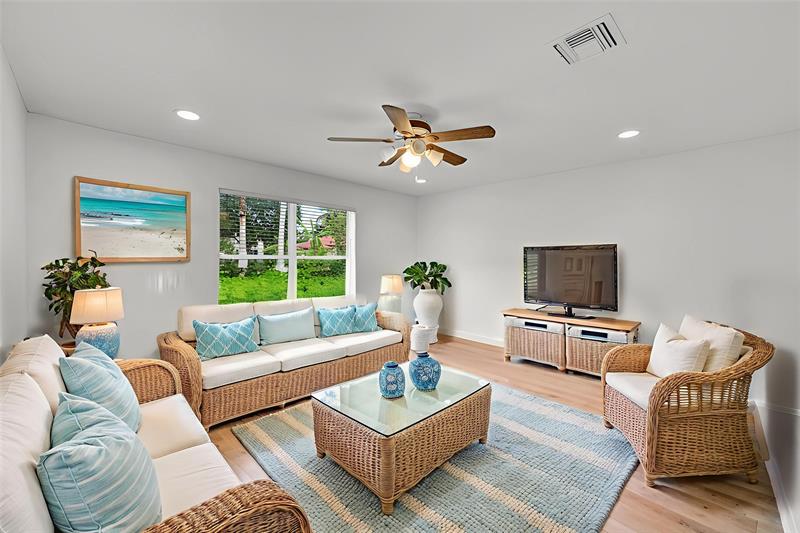 Image 4 of 65 For 11600 52nd Ct