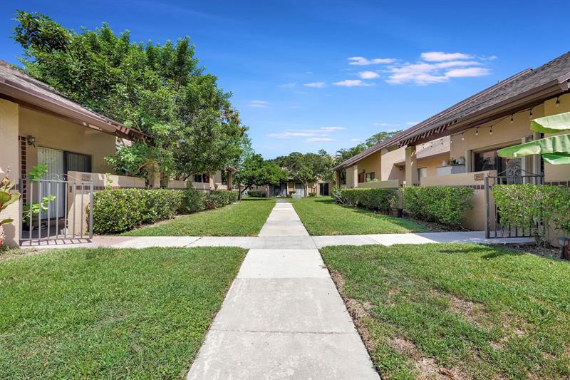 Image 10 of 40 For 2242 39th Av  2242