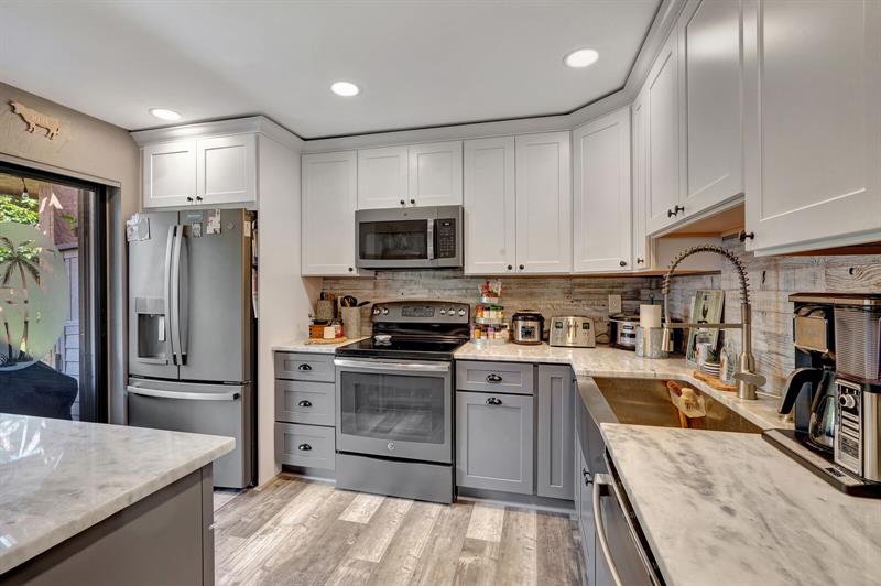 Image 12 of 40 For 2242 39th Av  2242