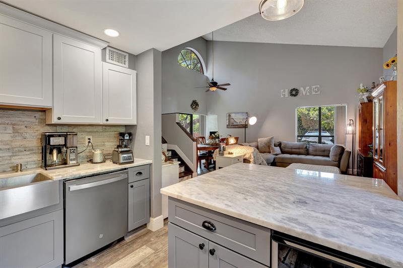 Image 13 of 40 For 2242 39th Av  2242