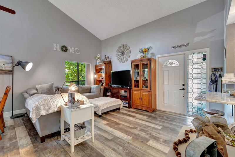 Image 16 of 40 For 2242 39th Av  2242