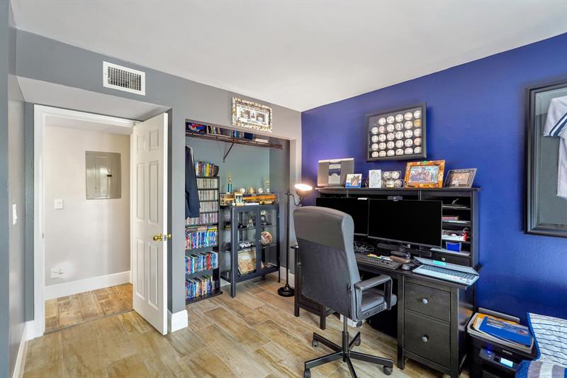 Image 19 of 40 For 2242 39th Av  2242