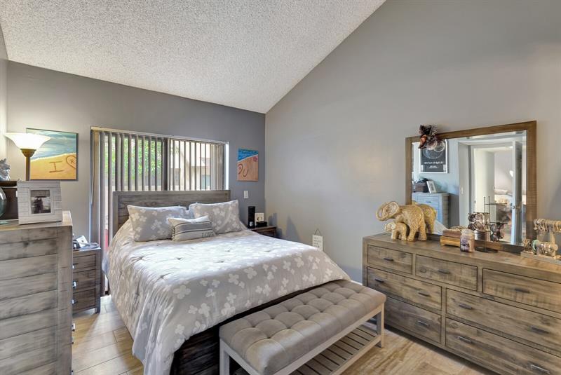 Image 20 of 40 For 2242 39th Av  2242