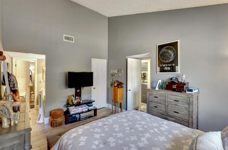 Image 21 of 40 For 2242 39th Av  2242