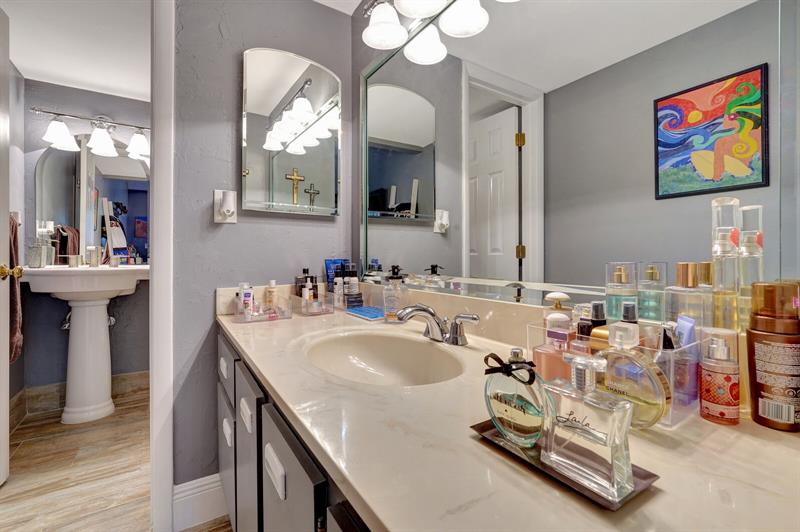 Image 22 of 40 For 2242 39th Av  2242