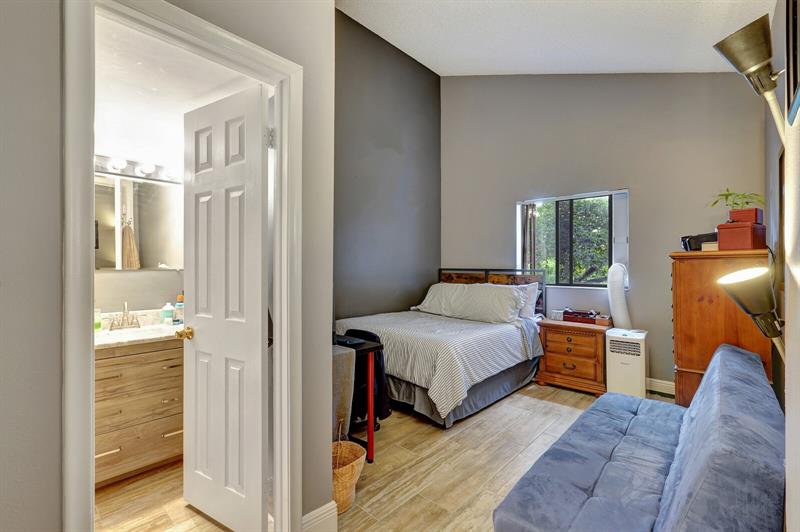 Image 27 of 40 For 2242 39th Av  2242