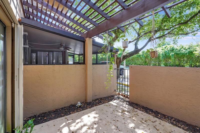 Image 30 of 40 For 2242 39th Av  2242