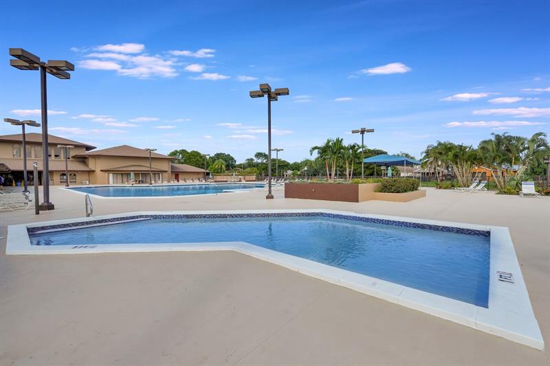 Image 32 of 40 For 2242 39th Av  2242