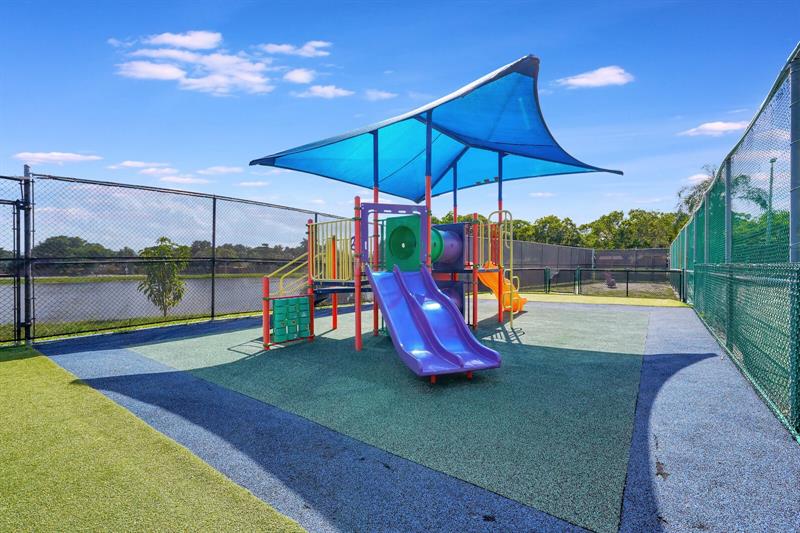 Image 36 of 40 For 2242 39th Av  2242