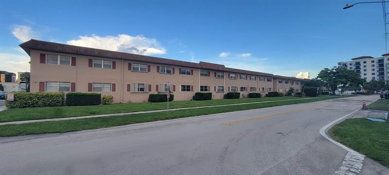 Image 3 of 21 For 600 2nd Ave  235