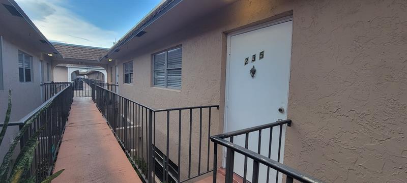 Image 7 of 21 For 600 2nd Ave  235
