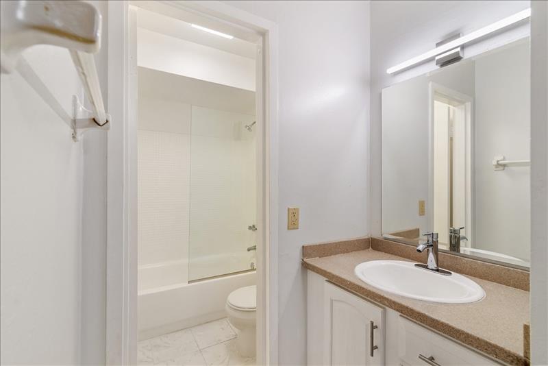 Image 23 of 26 For 5100 41st St  321