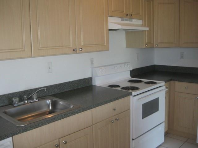 Image 20 of 24 For 605 Pine Island Rd  304a
