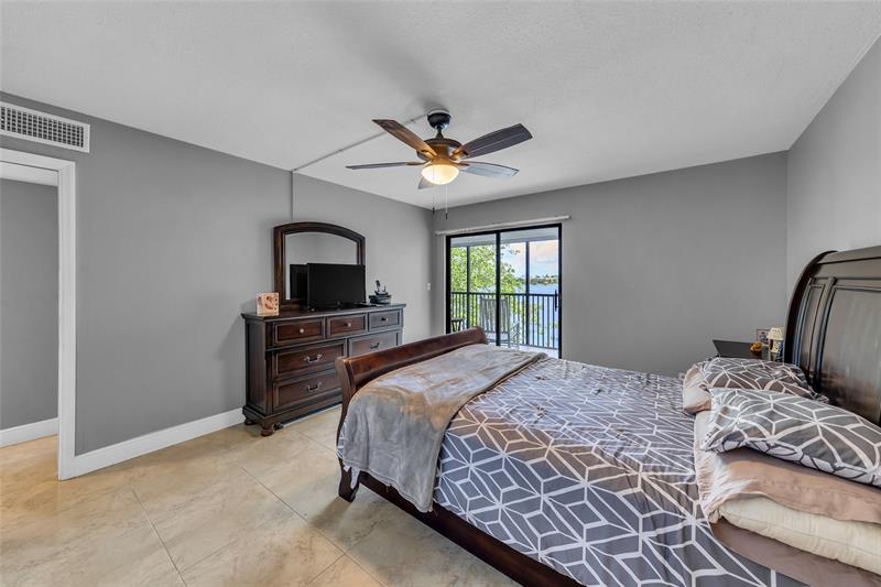 Image 21 of 43 For 7466 Ashmont Cir  303