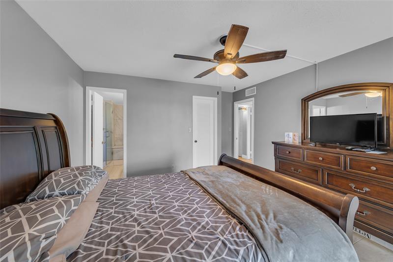 Image 30 of 43 For 7466 Ashmont Cir  303