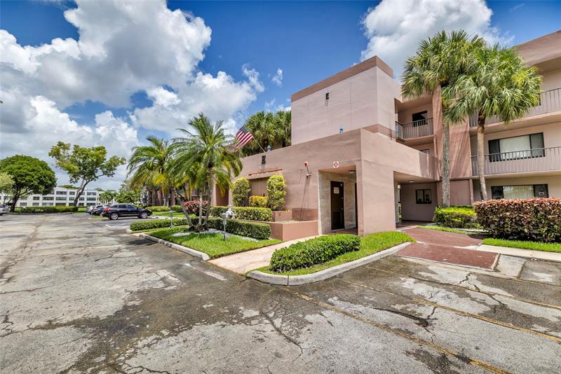 Image 34 of 43 For 7466 Ashmont Cir  303