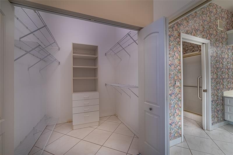 Image 16 of 39 For 10152 Lombardy Dr  10152