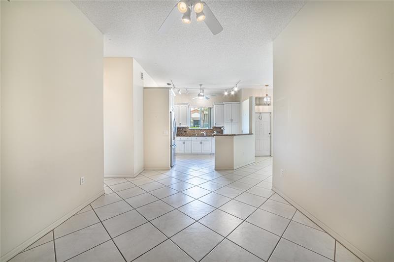 Image 17 of 39 For 10152 Lombardy Dr  10152