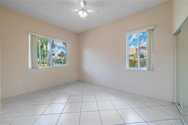 Image 19 of 39 For 10152 Lombardy Dr  10152