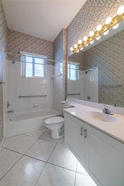 Image 21 of 39 For 10152 Lombardy Dr  10152