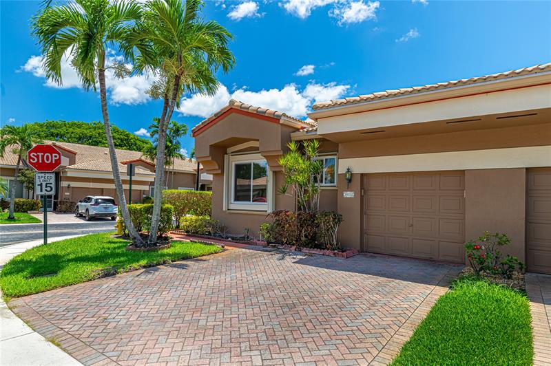 Image 5 of 39 For 10152 Lombardy Dr  10152