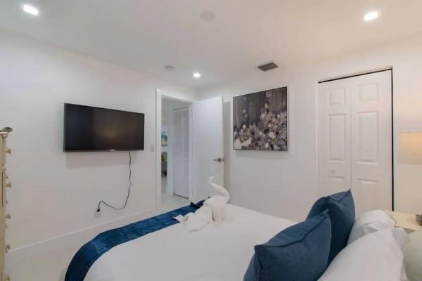 Image 9 of 18 For 4368 49th Ct