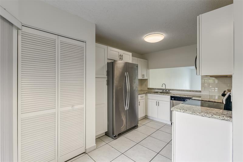 Image 10 of 35 For 9818 Nob Hill Ct  9818