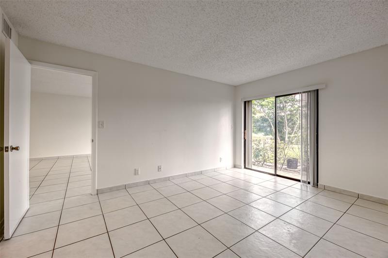 Image 14 of 35 For 9818 Nob Hill Ct  9818