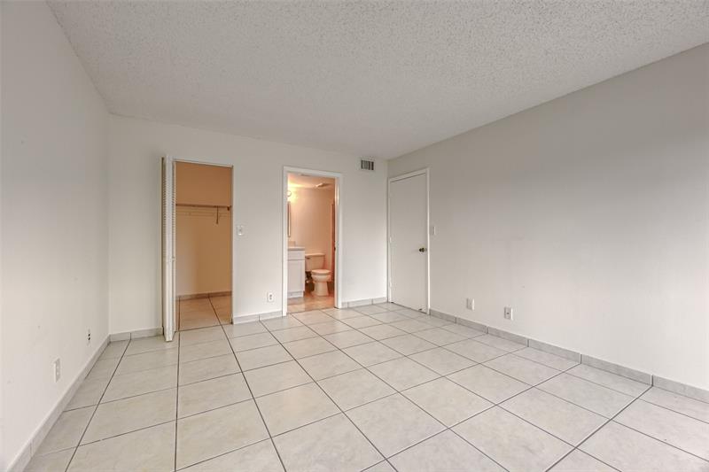 Image 15 of 35 For 9818 Nob Hill Ct  9818
