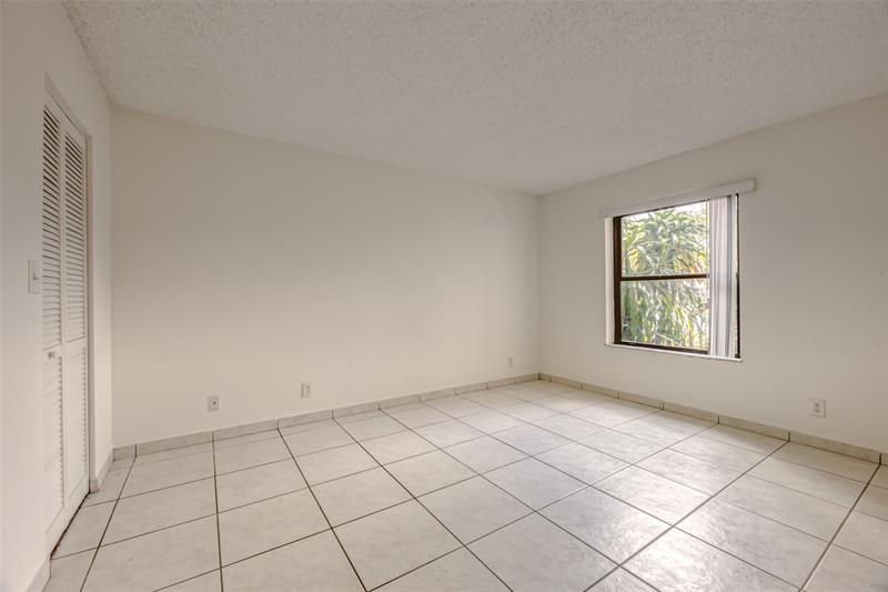 Image 18 of 35 For 9818 Nob Hill Ct  9818