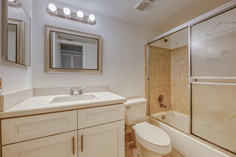 Image 21 of 35 For 9818 Nob Hill Ct  9818