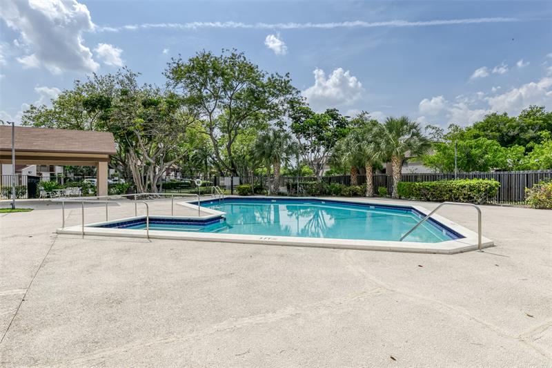 Image 28 of 35 For 9818 Nob Hill Ct  9818