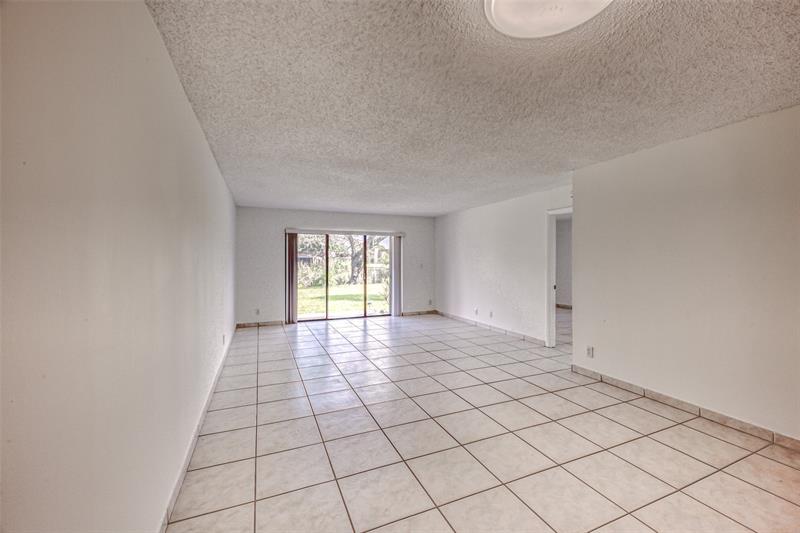 Image 5 of 35 For 9818 Nob Hill Ct  9818