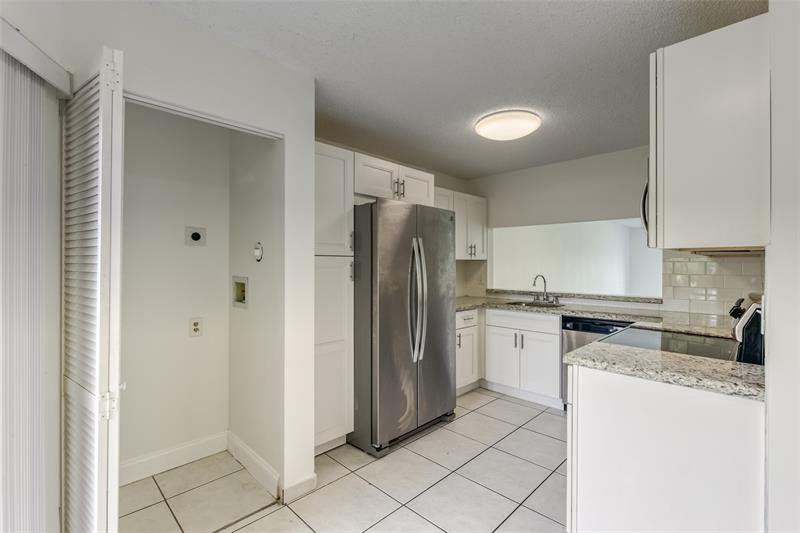 Image 9 of 35 For 9818 Nob Hill Ct  9818