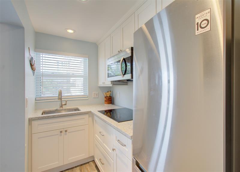 Image 17 of 43 For 9 Birch Rd  401
