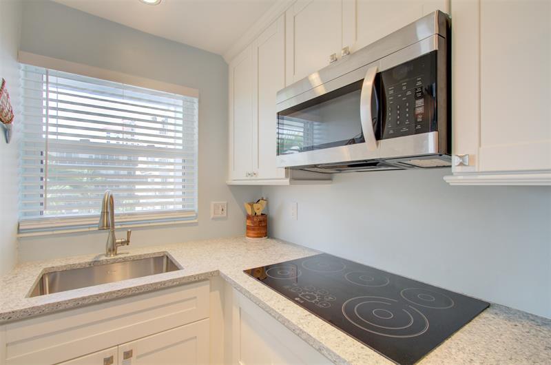 Image 18 of 43 For 9 Birch Rd  401