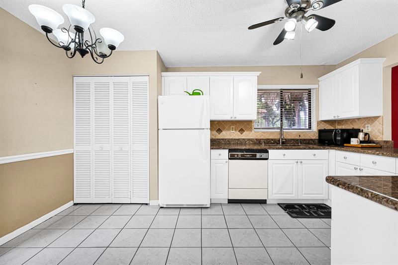 Image 18 of 41 For 7055 Marlberry Ln  7055