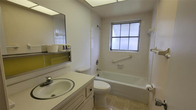 Image 11 of 21 For 711 7th Ave  5